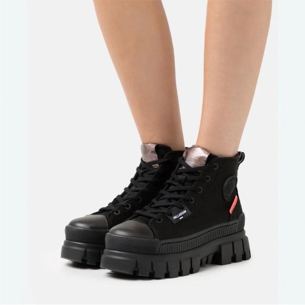 Revolt Hi TX Women's Black Sneakers NIB size 6 - Picture 4 of 6